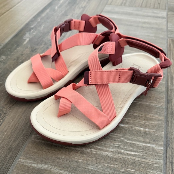 Teva Women's Hurricane Terra Dactyl Hiking Sandal size 7 New - Picture 2 of 10